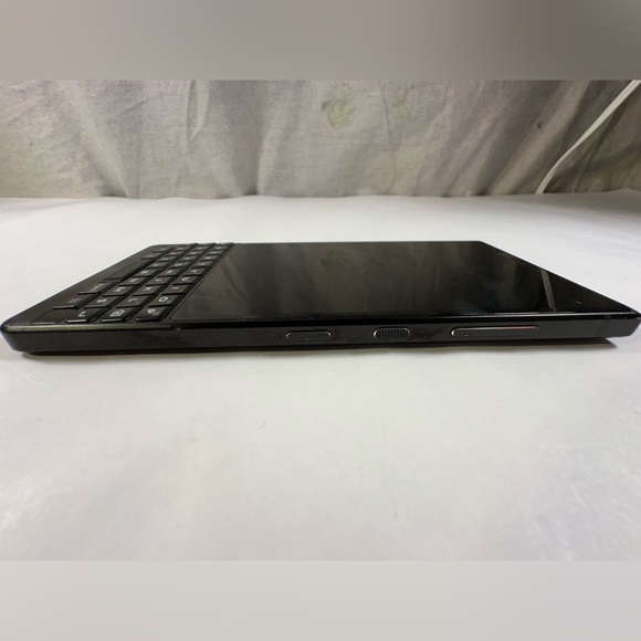 BlackBerry Key2 - Picture 3 of 6